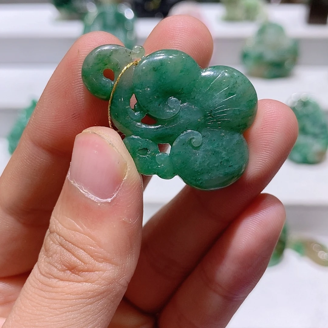 独山玉未镶嵌吊坠