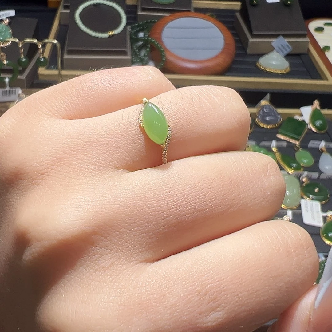 和田玉18K金镶嵌戒指