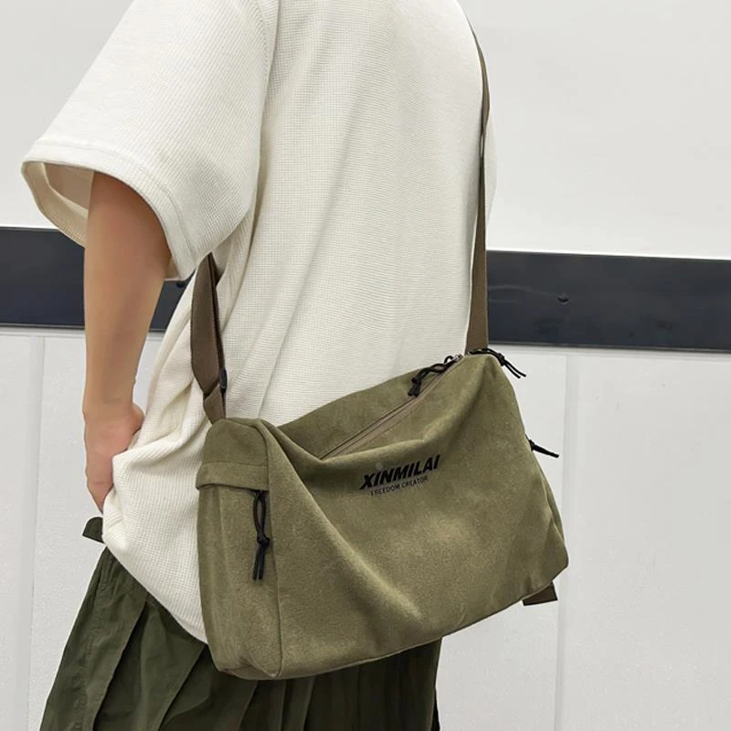 日本复古帆布斜挎包男单肩包旅行运动健身包大容量休闲简约潮牌邮