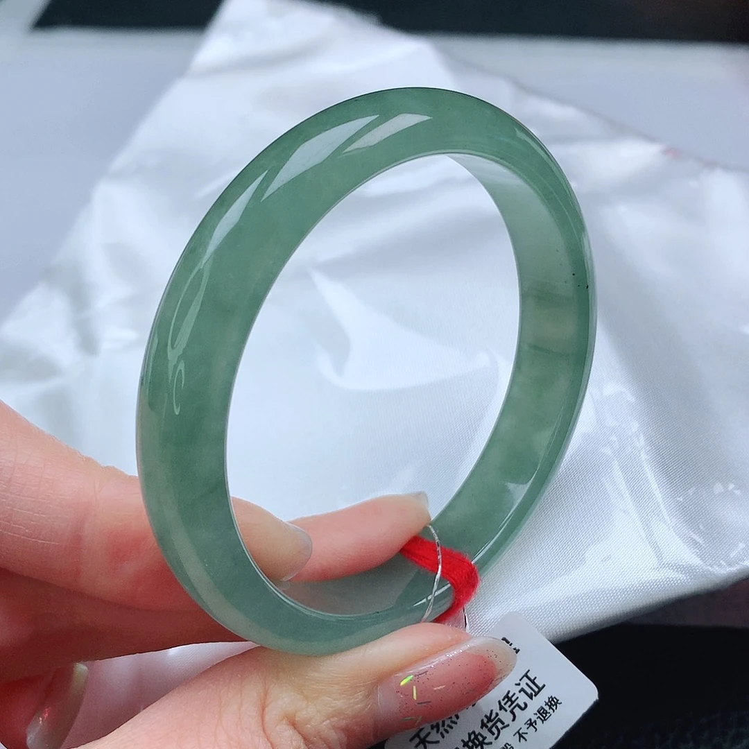 翡翠手镯未镶嵌54圈
