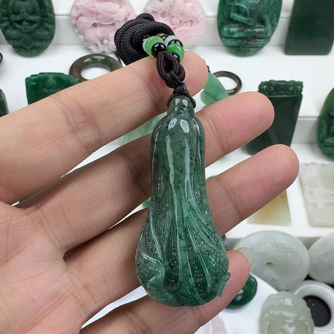 独山玉未镶嵌颈饰