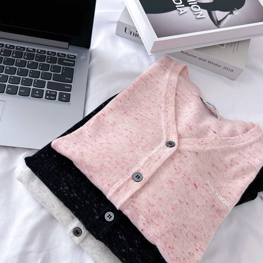 静奢风针织长袖薄款V领毛针织衫春秋宽松2025时尚毛衫