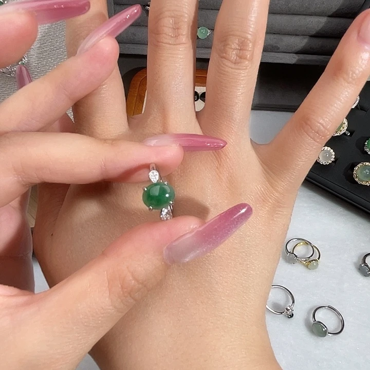 翡翠戒指未镶嵌有***心