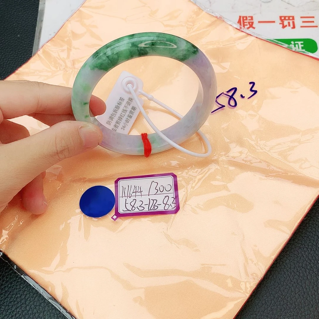 翡翠手镯未镶嵌我