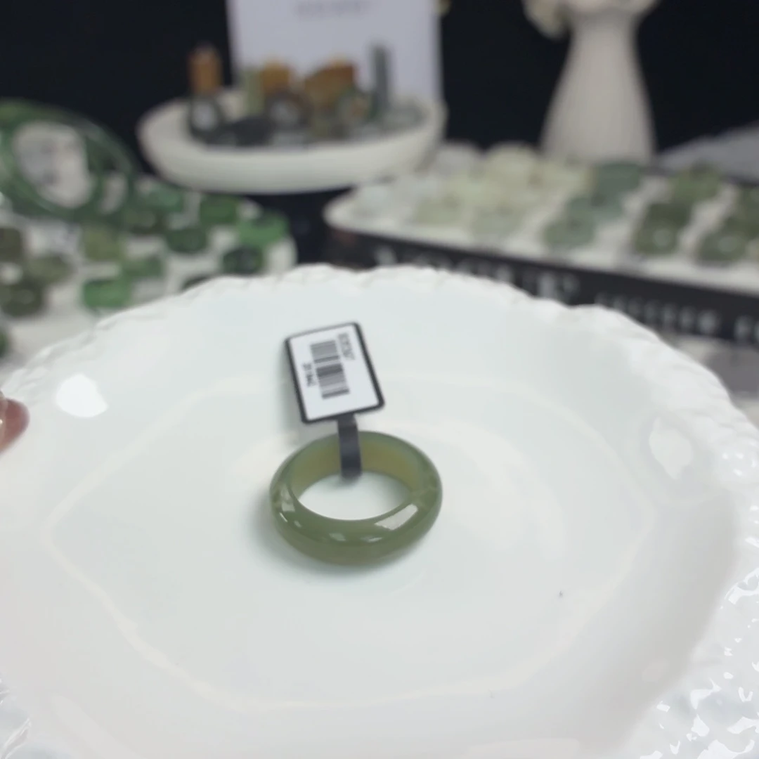 和田玉（糖玉）未镶嵌戒指Q123亮绿轮胎17.2不退换