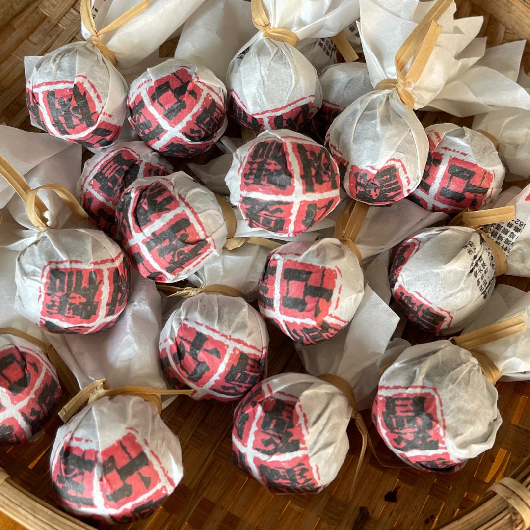 鸿韵:曼糯古树龙珠 2022古树春茶 生茶龙珠 8克/颗