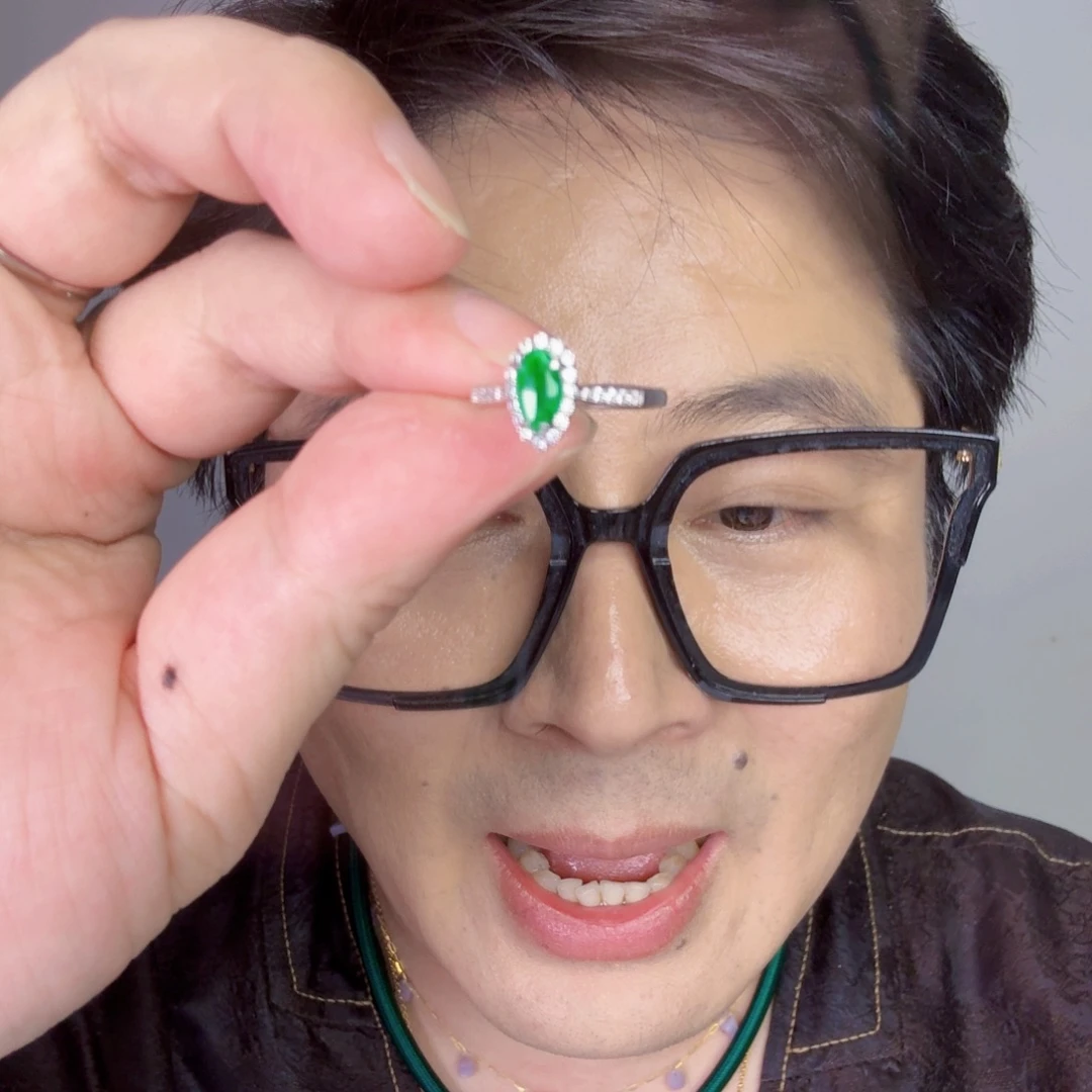 颈饰未镶嵌翡翠一件