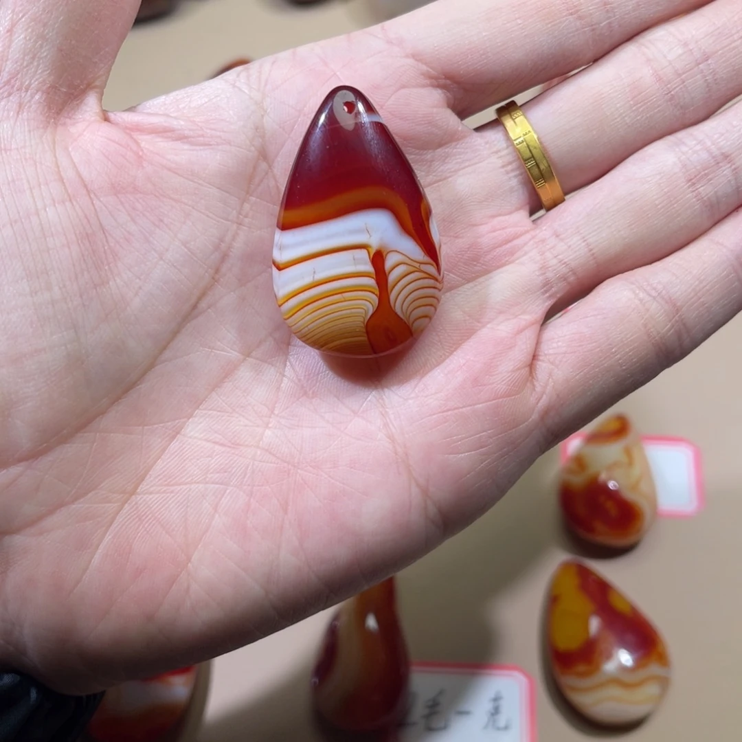 宇***生玛瑙/玉髓未镶嵌颈饰