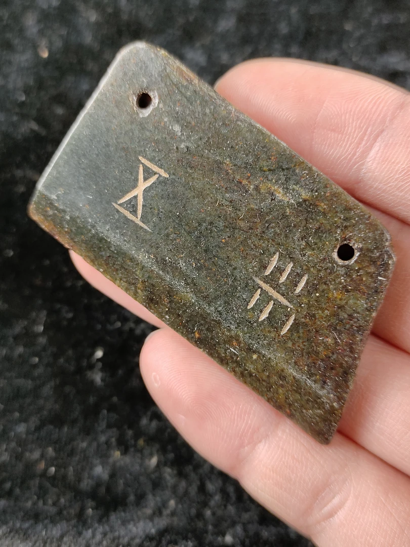 和田玉未镶嵌挂机摆件