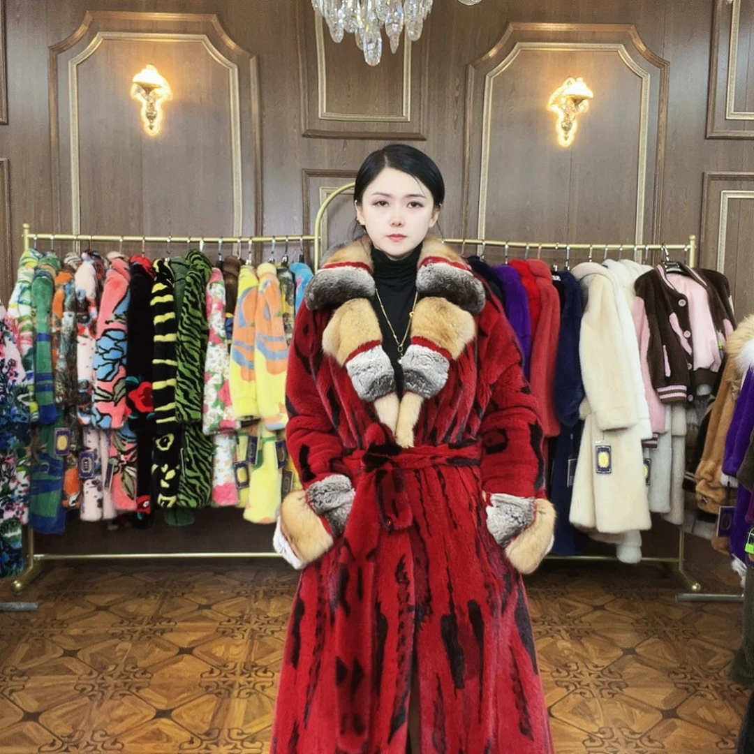 红色花纹撞色皮草