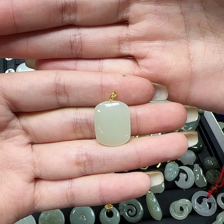 和田玉颈饰18K金镶嵌