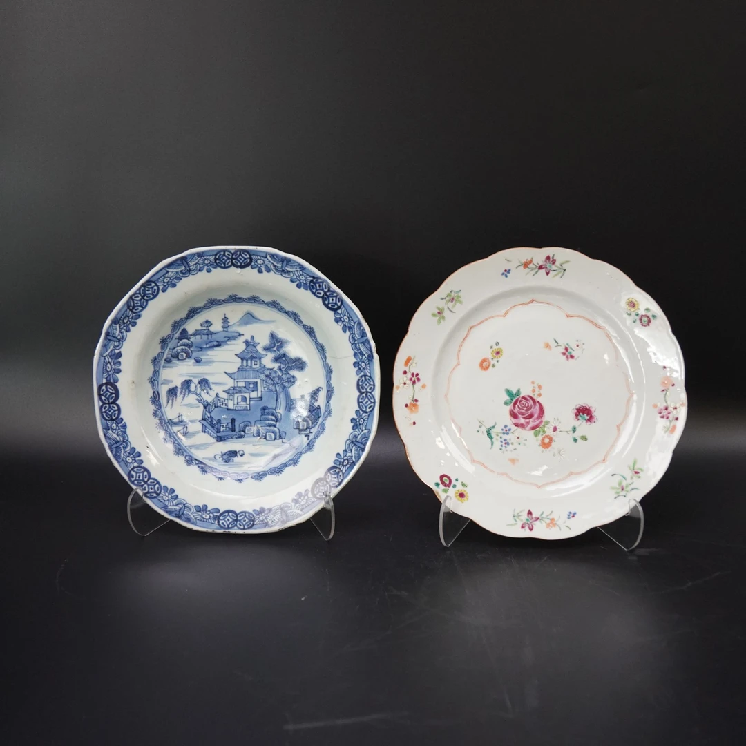 Lot.25080453清乾隆（青花赏盘+粉彩赏盘）直径：约22.4cm+22.6cm