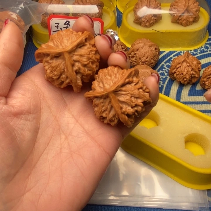 观***海桃核吊坠三棱核桃