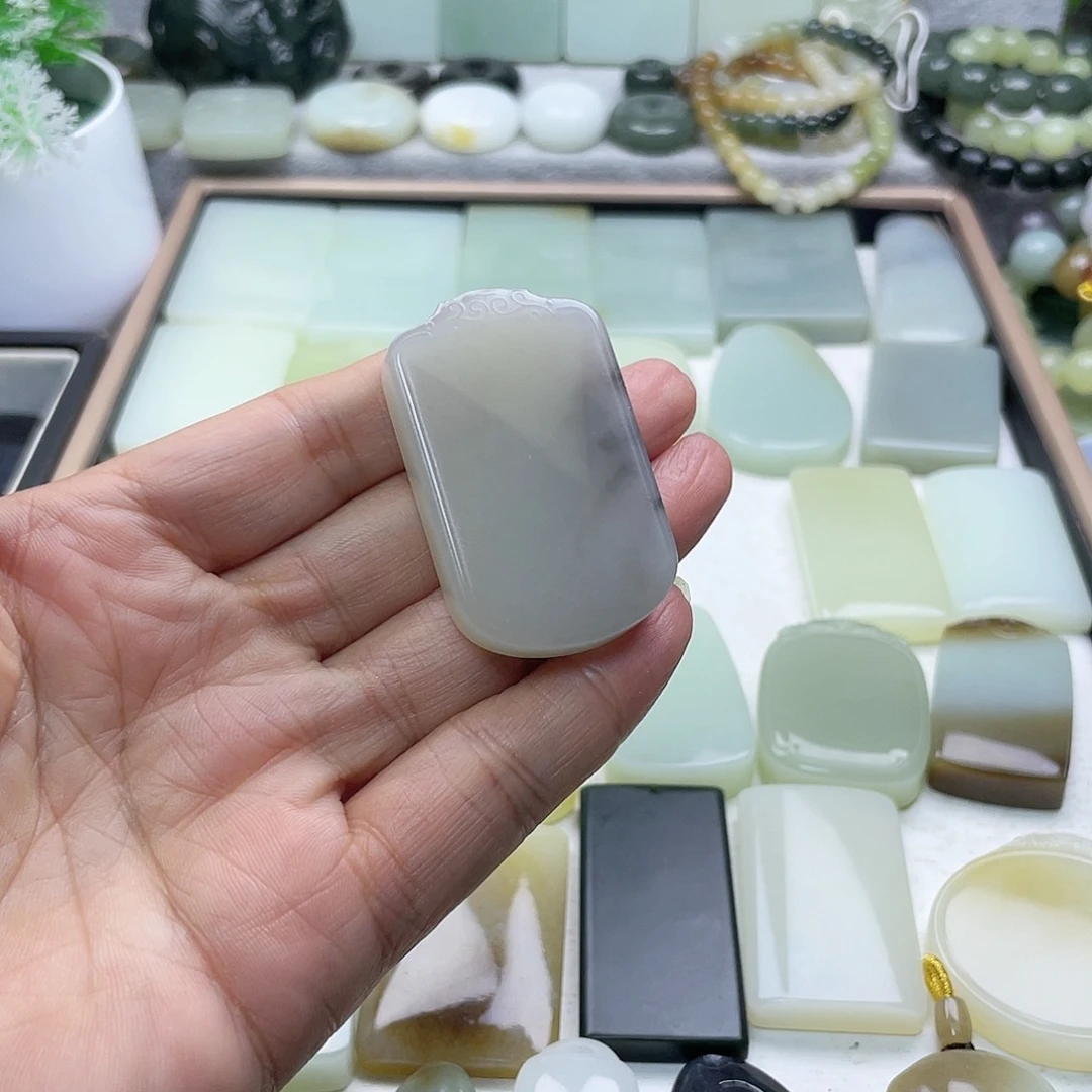 颈饰未镶嵌和田玉（糖玉）@*见