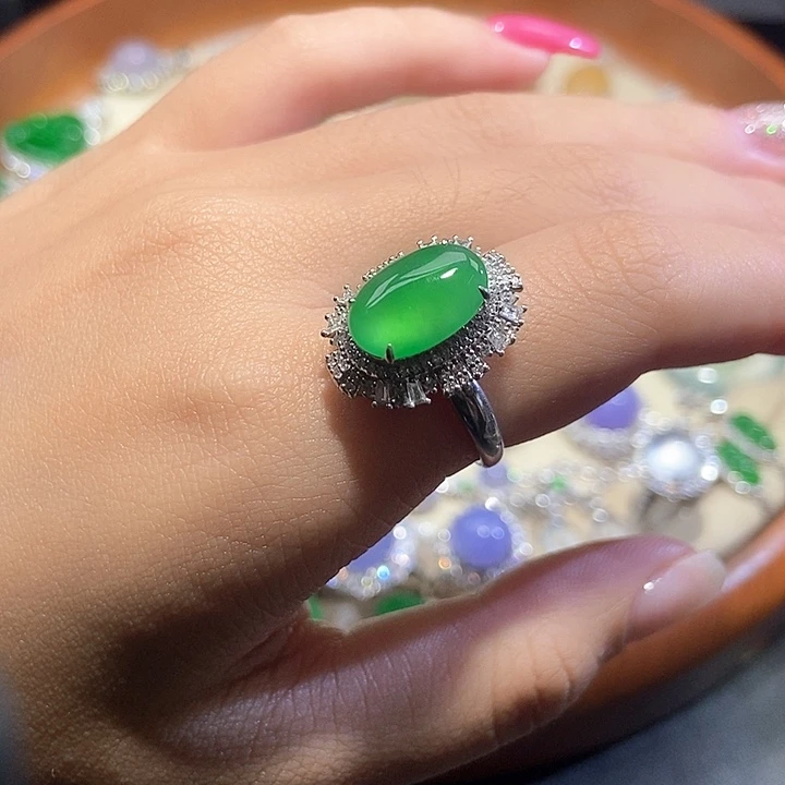 颈饰18K金镶嵌翡翠