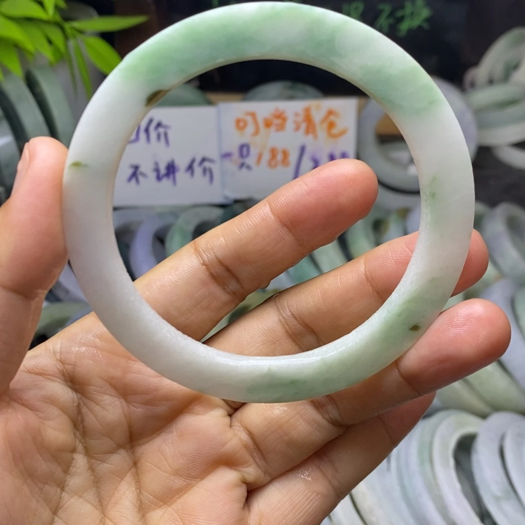 定制翡翠未镶嵌手镯