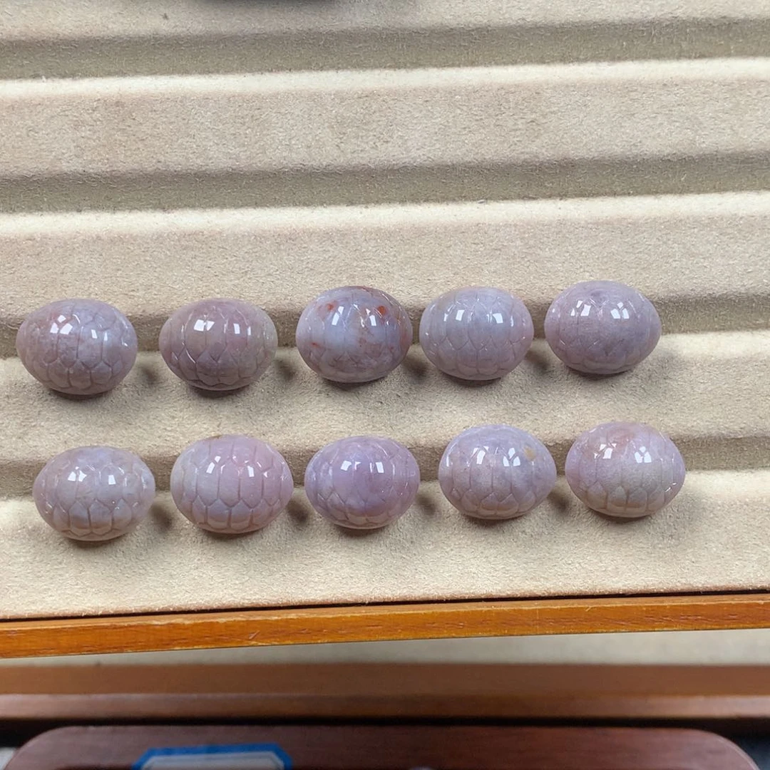 未镶嵌紫粉龟背富甲200/组。03硅化珊瑚（珊瑚玉）