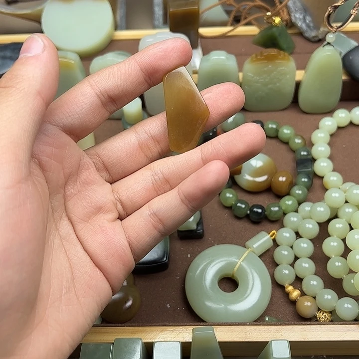 和田玉未镶嵌挂件