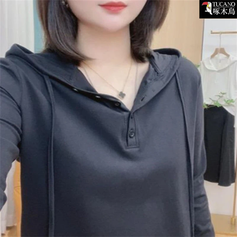 啄木鸟2025年秋季新款遮肉显瘦长袖T恤连帽拼接纯色简约通勤上衣