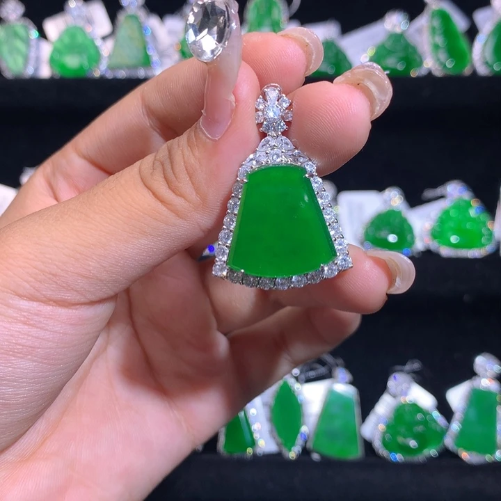 【闪购商品】颈饰银S925镶嵌翡翠天然翡翠