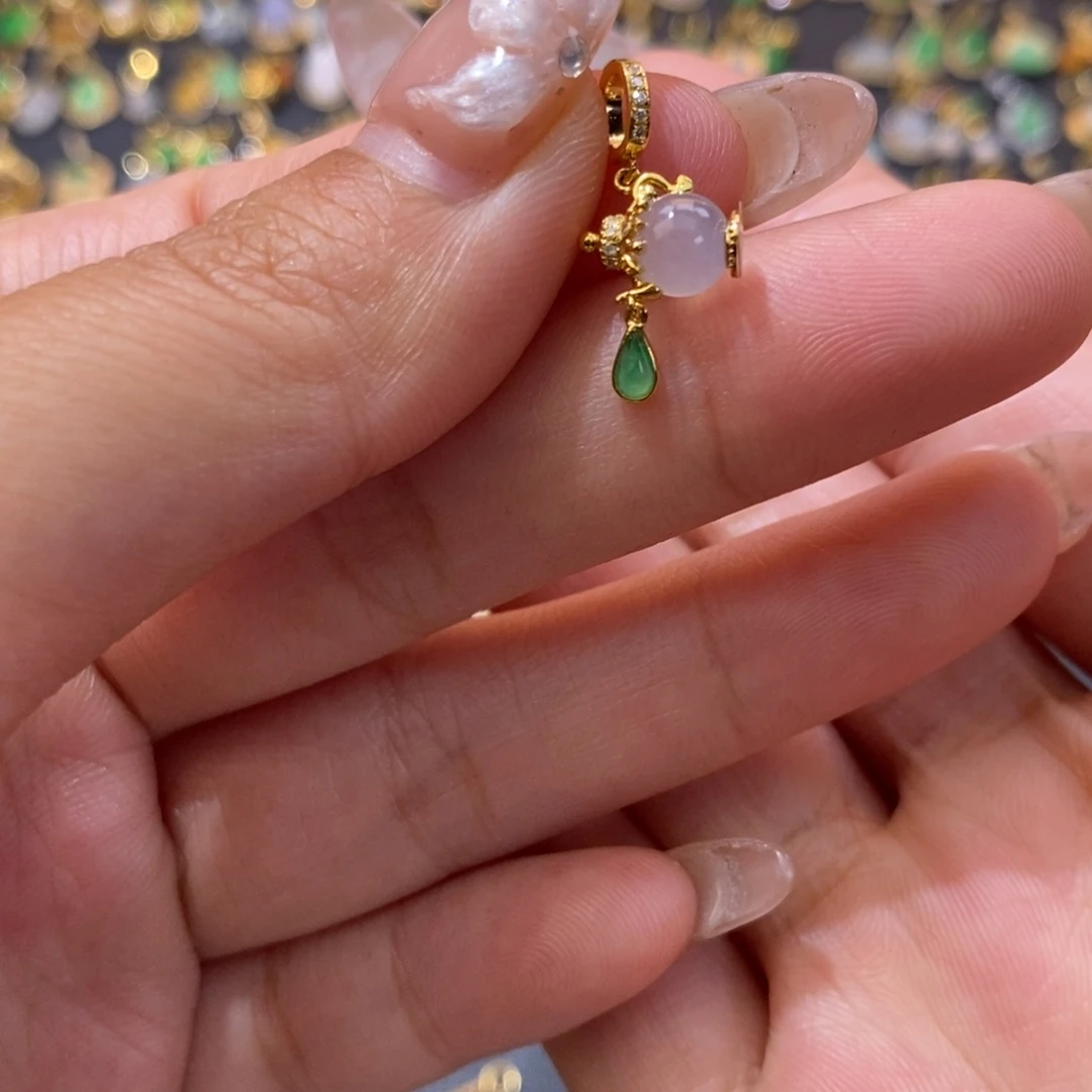 是***～翡翠18K金镶嵌颈饰