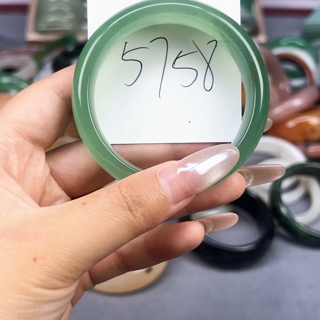 未镶嵌手镯石英质玉01