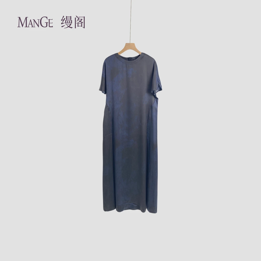 MANGE缦阁 桑蚕丝弹力缎 复古优雅文艺风 蓝黑晕染短袖连衣裙