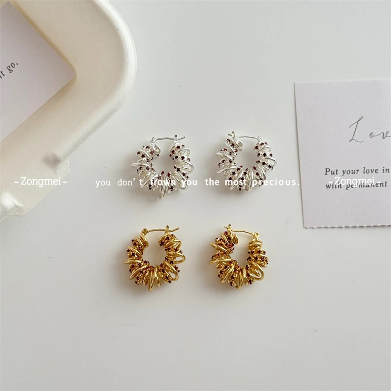 复古文艺螺旋设计圆形耳扣女式酒红锆石镶嵌时尚感耳饰