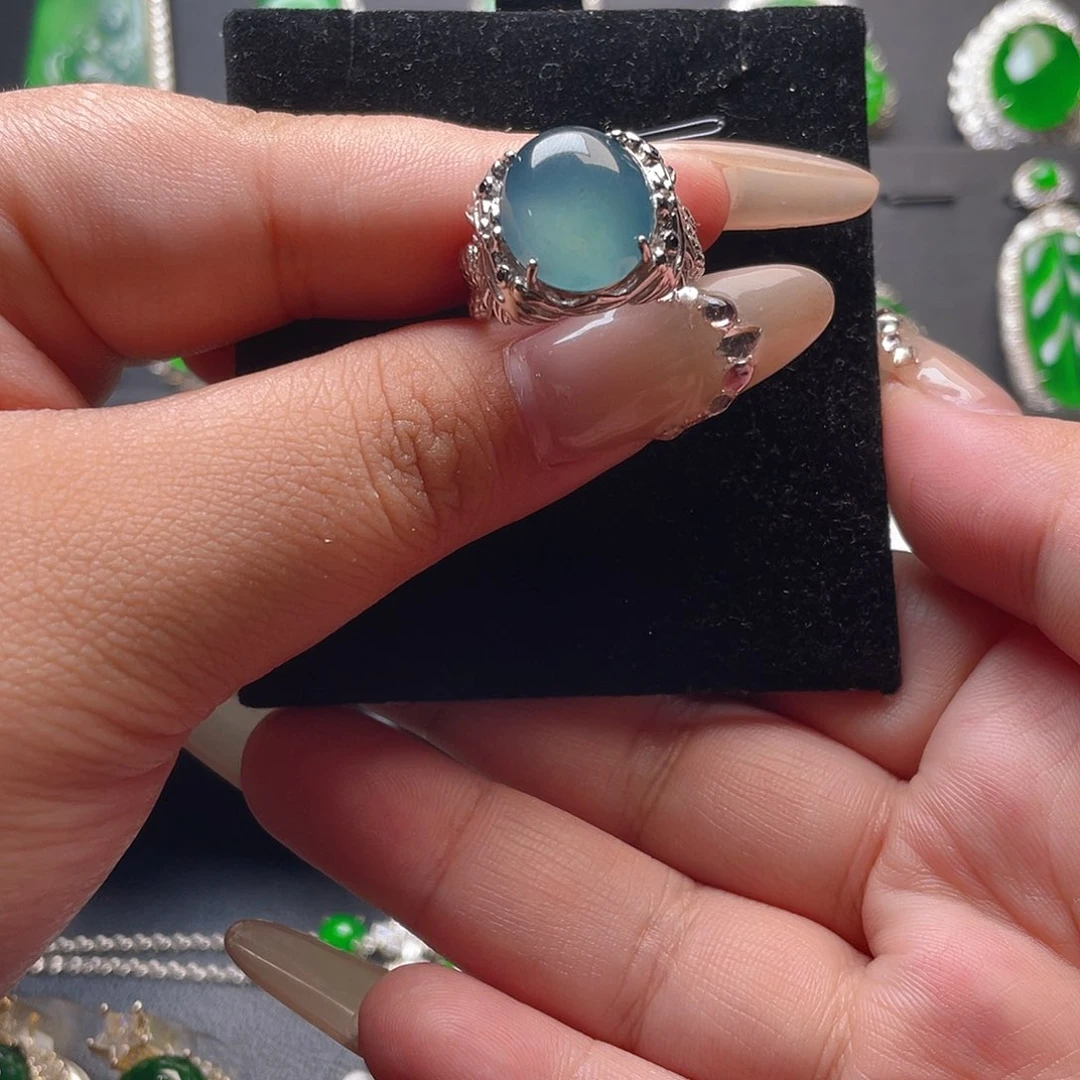 翡翠戒指未镶嵌蛋面蓝水