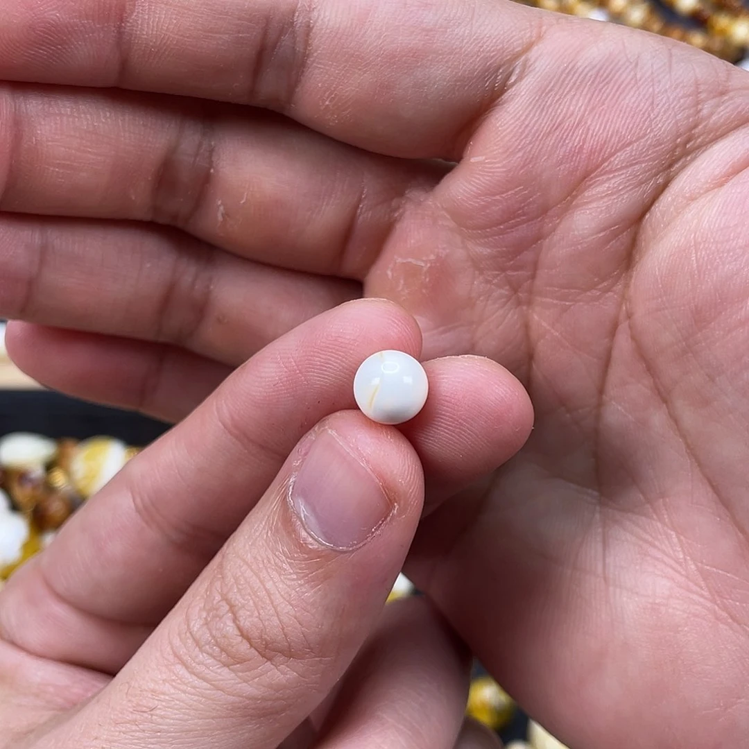 琥珀裸石未镶嵌努****好8毫米瓷白圆珠