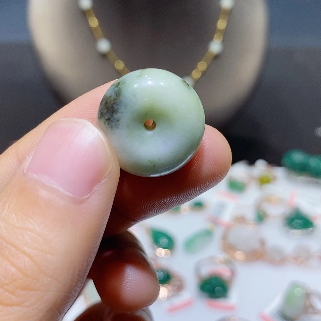 独山玉未镶嵌吊坠