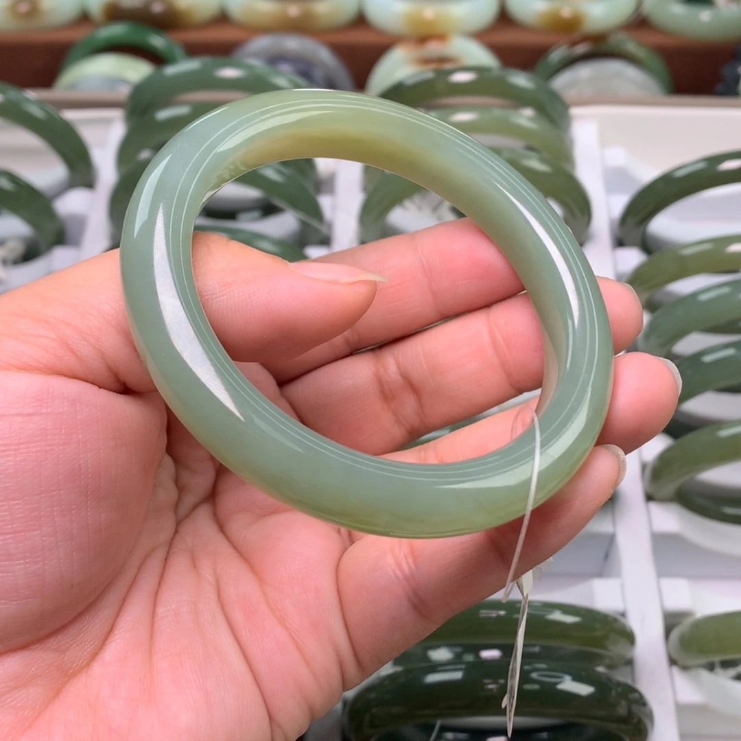 和田玉未镶嵌手镯60口径