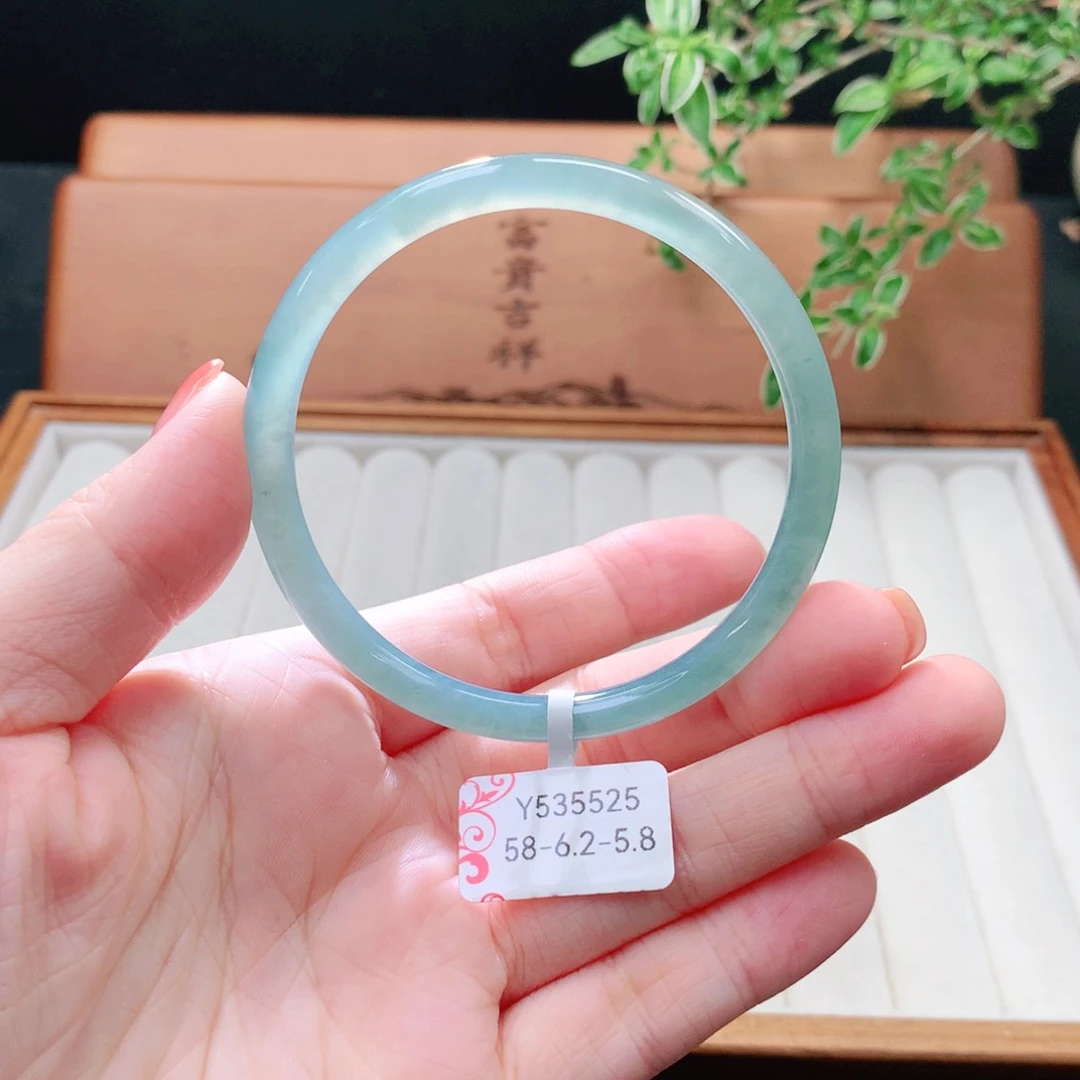 未镶嵌手镯（圆镯）翡翠