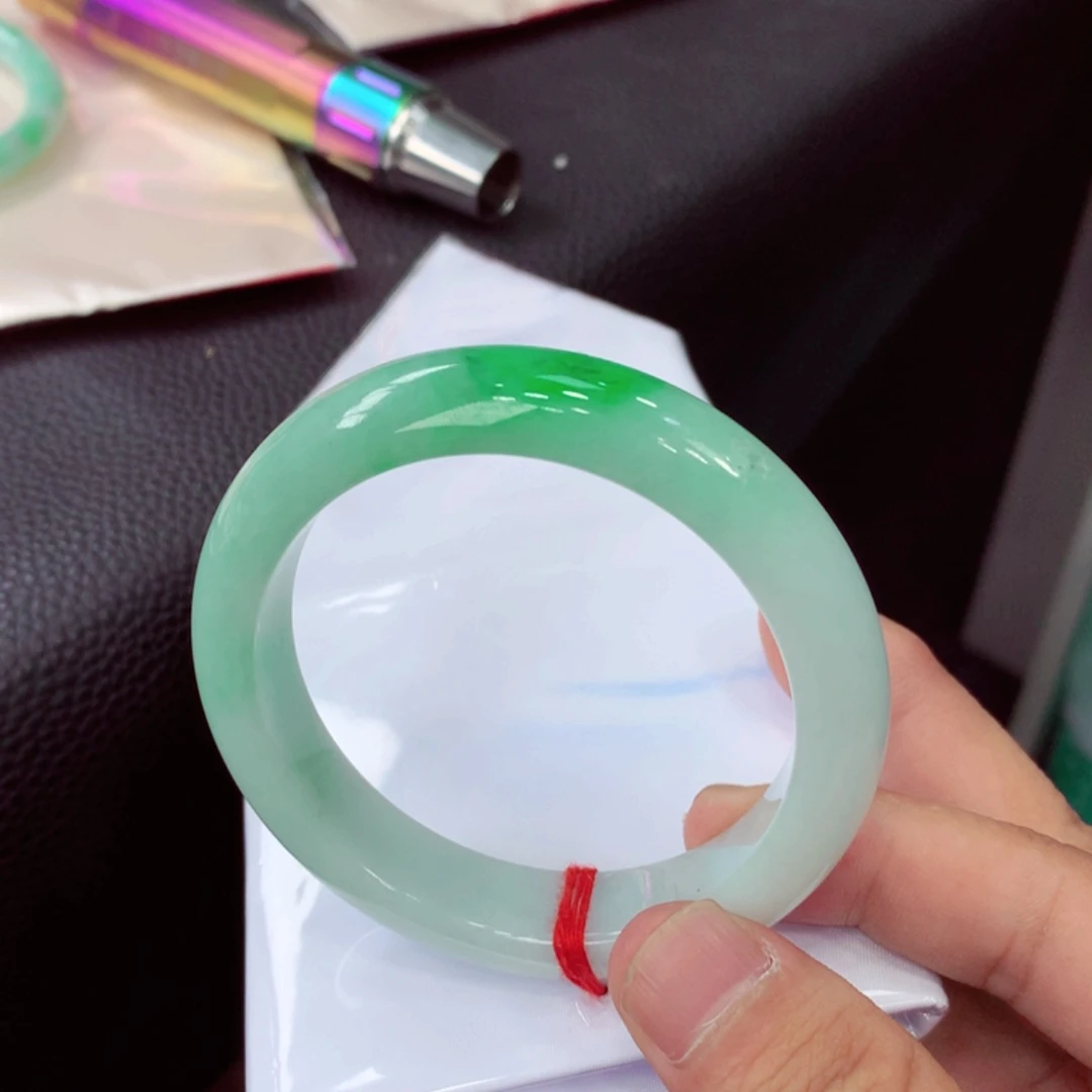 好***情翡翠手镯未镶嵌翡翠