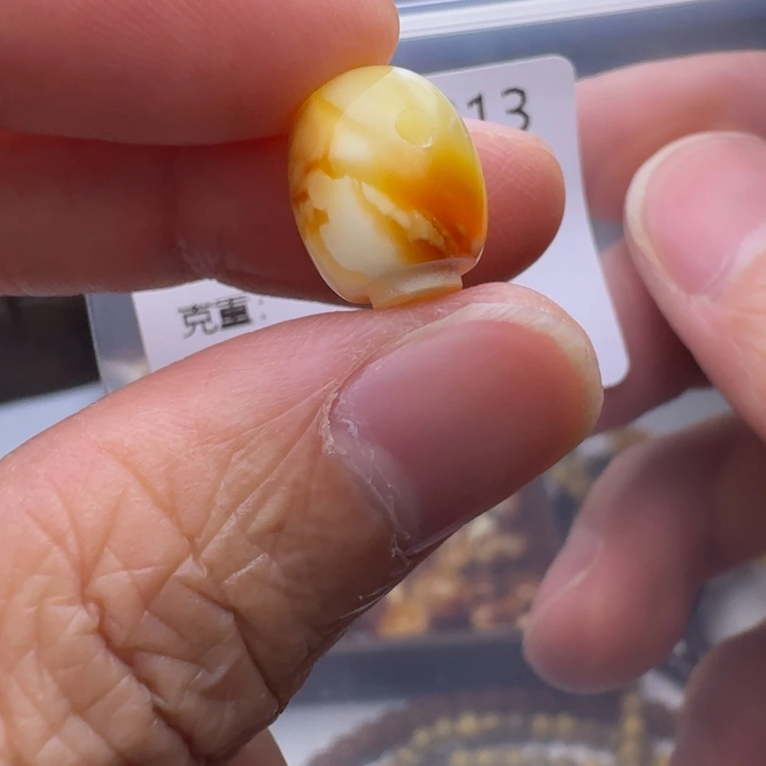 琥珀未镶嵌裸石琥珀