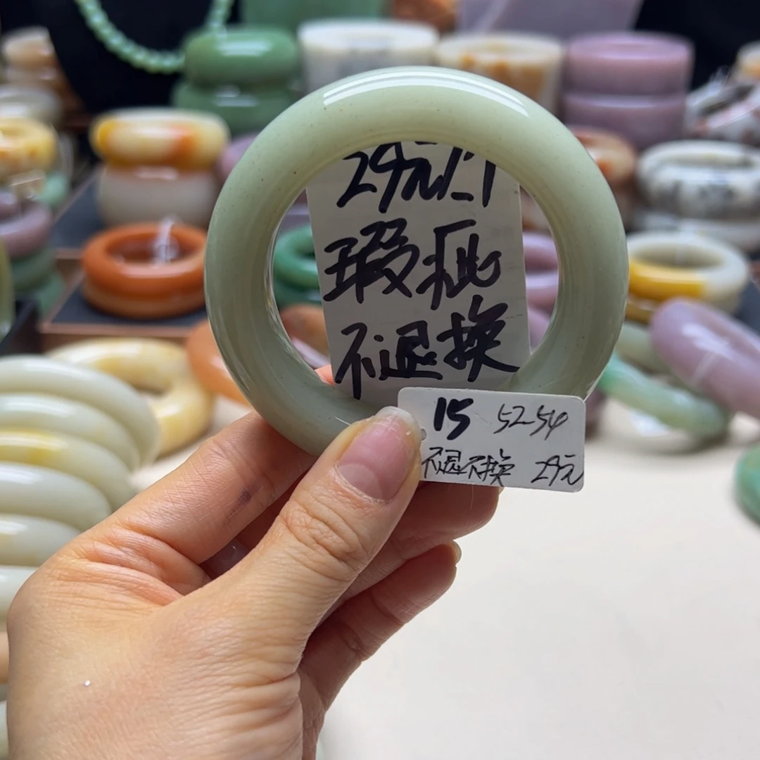 未镶嵌手镯石英岩玉