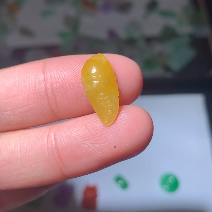 翡翠未镶嵌颈饰挂件
