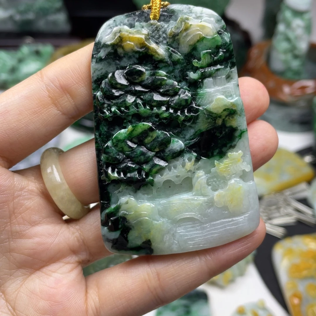 芈***浅翡翠未镶嵌颈饰牌子