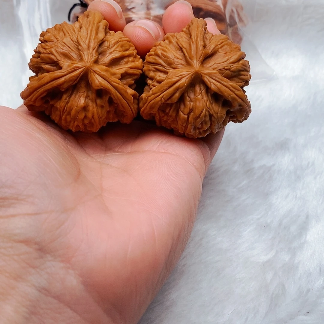 桀***.文玩核桃吊坠三棱