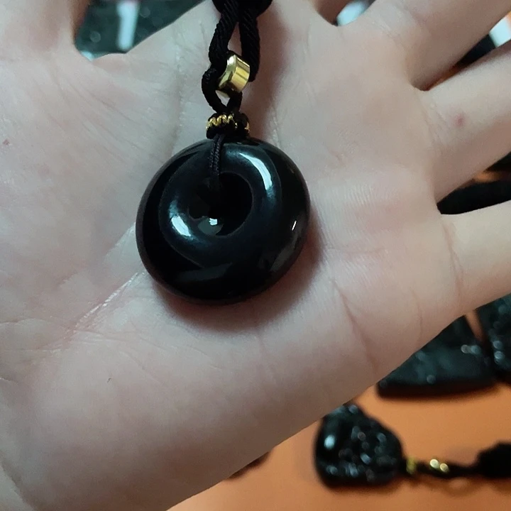 翡翠颈饰未镶嵌浪*