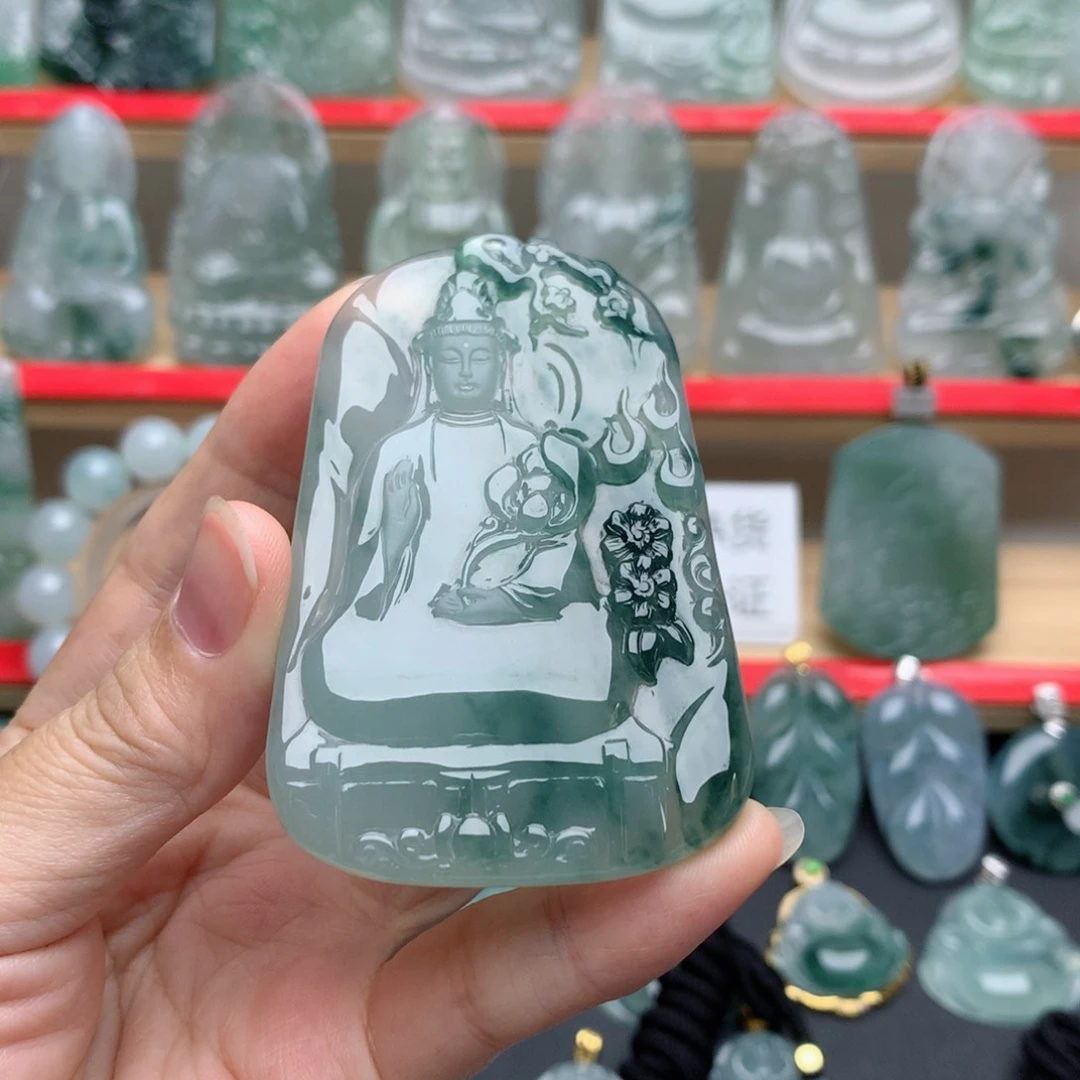 翡翠未镶嵌颈饰是***错素衣