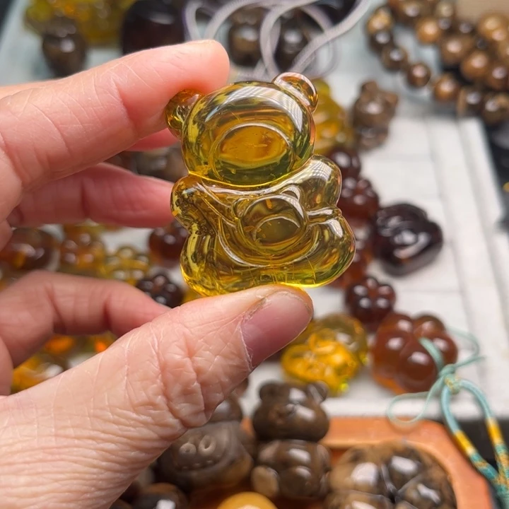 琥珀未镶嵌颈饰抱抱熊