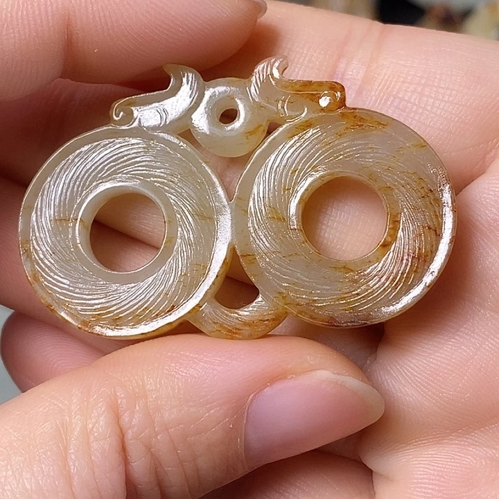 和田玉（糖玉）车挂未镶嵌浊***茶