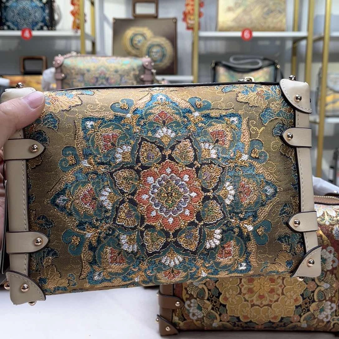 织绣❤️****新年快乐！蛇年大吉！