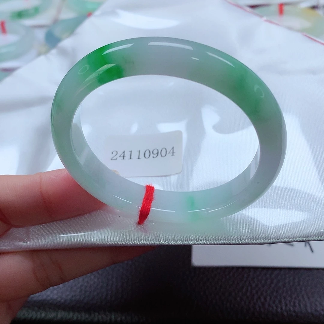 翡翠手镯（贵妃镯）未镶嵌