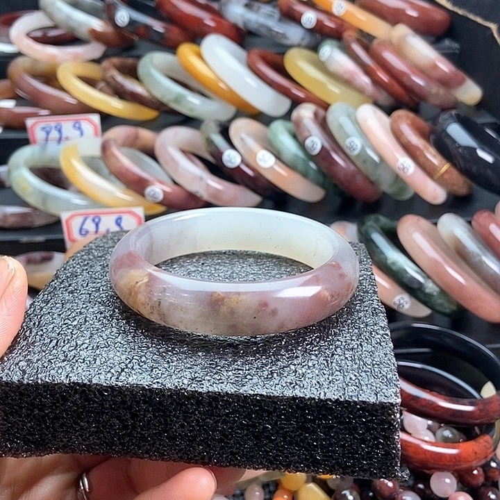 石英质玉手镯未镶嵌