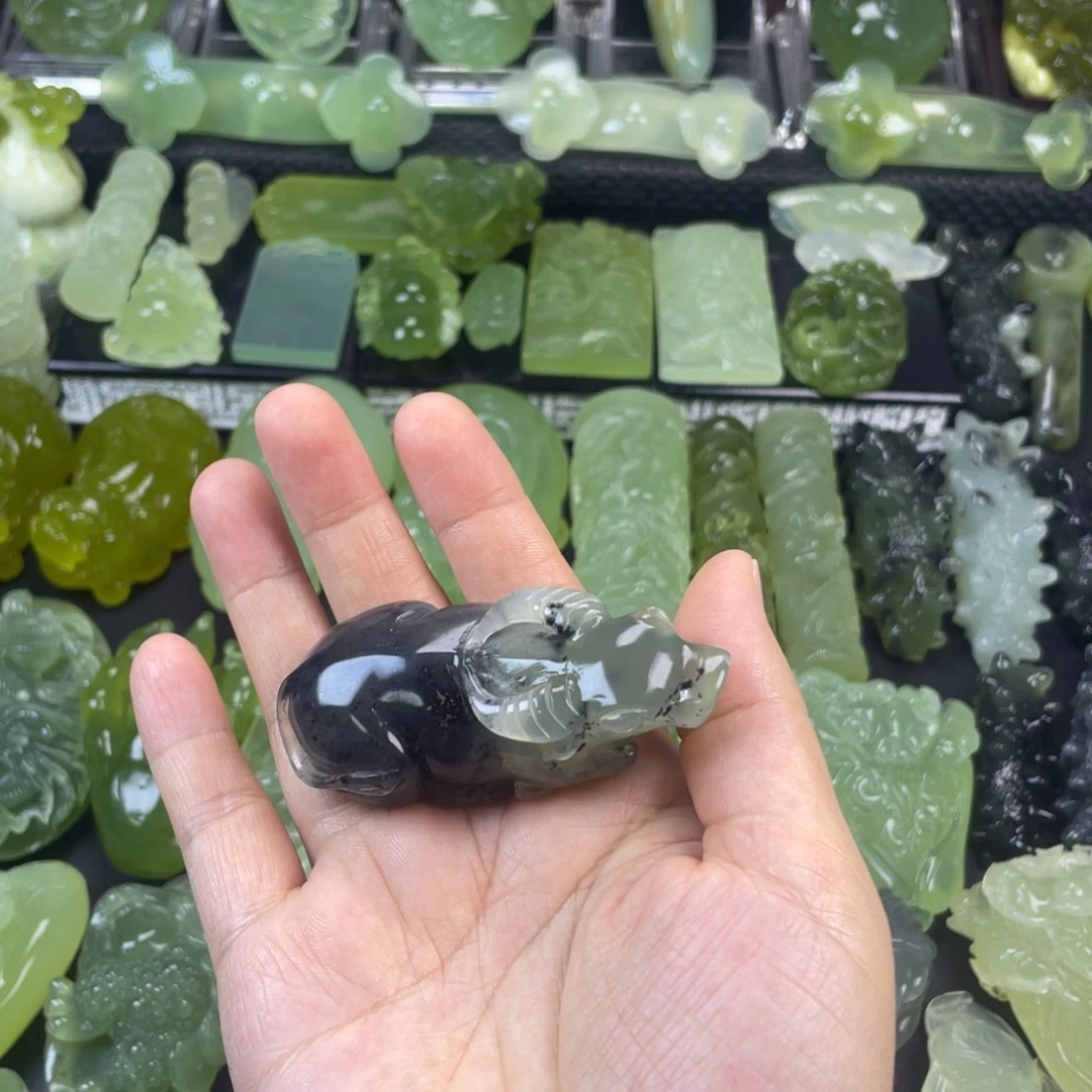 蛇纹石玉未镶嵌珠宝奇石