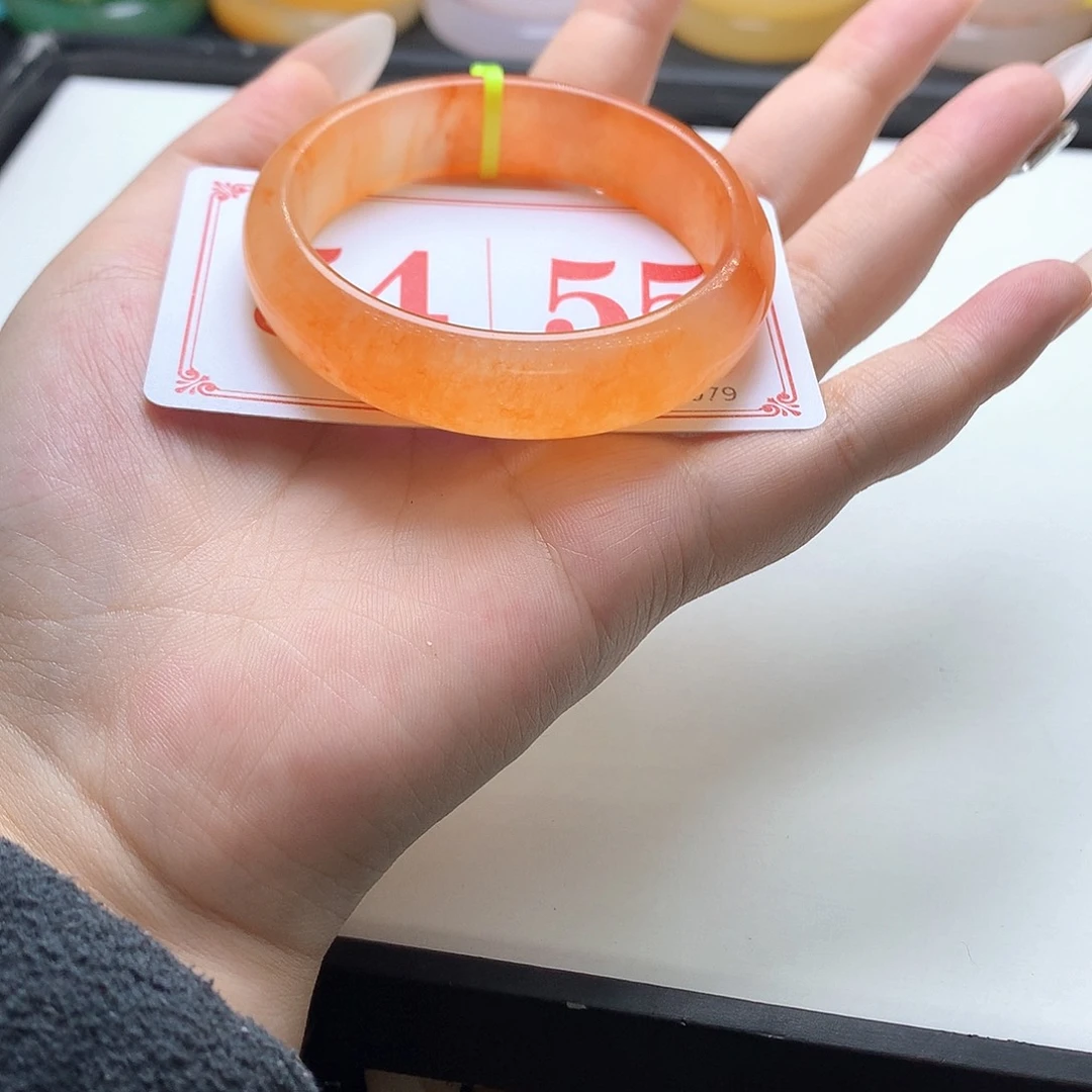 未镶嵌石英质玉（黄龙玉）手镯