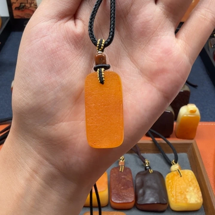 蜜蜡未镶嵌吊坠(赠链)