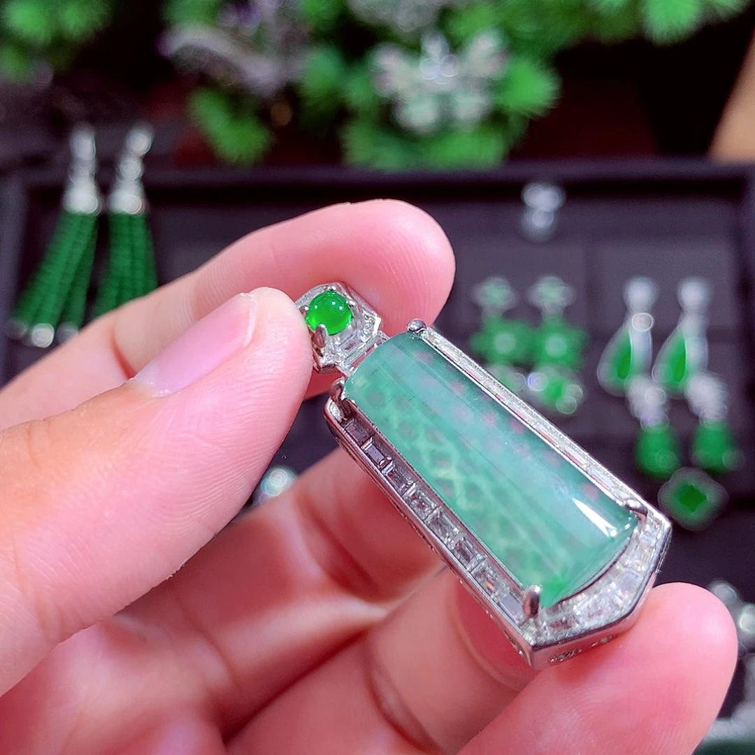 颈饰未镶嵌翡翠天然